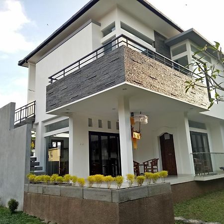 Legong Guesthouse อูบุด ภายนอก รูปภาพ